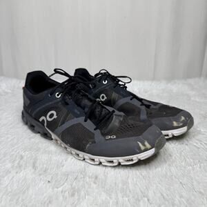 ON RUNNING / Cloudflow black white gray athletic sneakers / 10.5